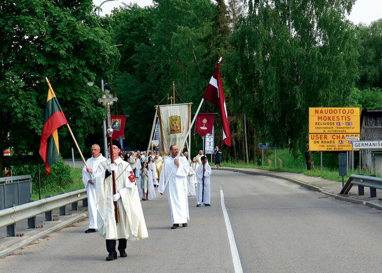 Devintinių iškilmė kvietė dviejų tautų bendrystei