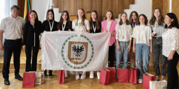 Pagerbtos jaunosios krepšininkės ir jų treneriai