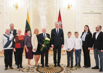 Apdovanojimas iš Prezidento rankų – medeikiečiui
