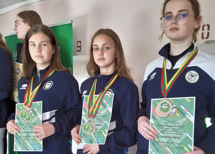 Iškovoti medaliai vaikų ir jaunučių sportinio šaudymo čempionatuose