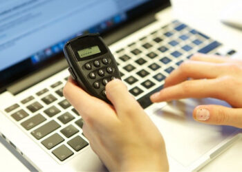 Drąsiai puolė į sukčių pinkles