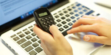 Drąsiai puolė į sukčių pinkles