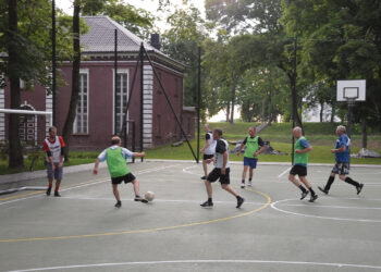 Buriasi futbolo veteranai