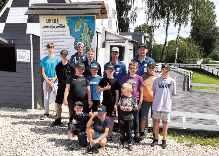 Įspūdžių kupina pirmoji motokroso stovykla vaikams