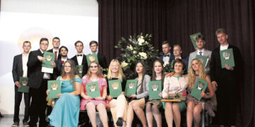 Pandėlio gimnaziją baigė ir Papilio krašto vaikai