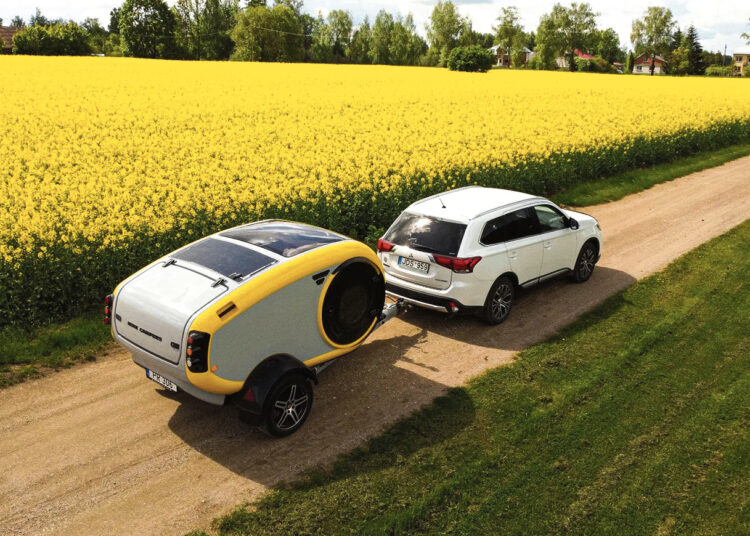 Plaukiojančius kemperius pirmiausia išbandė Širvėnos ežere