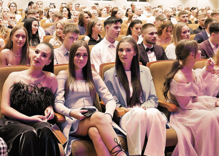 Atsiveikinant su „Saulės“ gimnazija