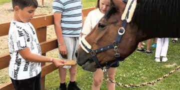 Stovyklavo laimingi vaikai