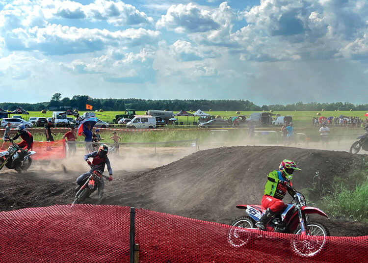 Traumos motokroso lenktynių dieną