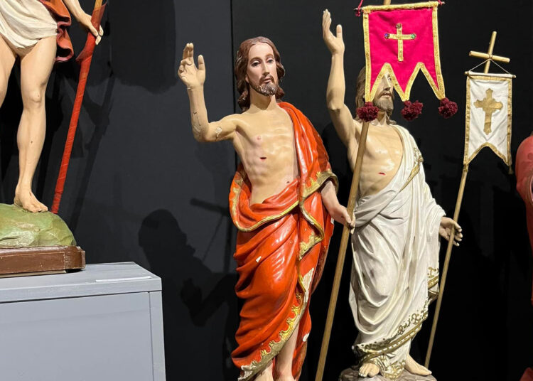 Parodoje – Prisikėlusio Kristaus skulptūrėlės