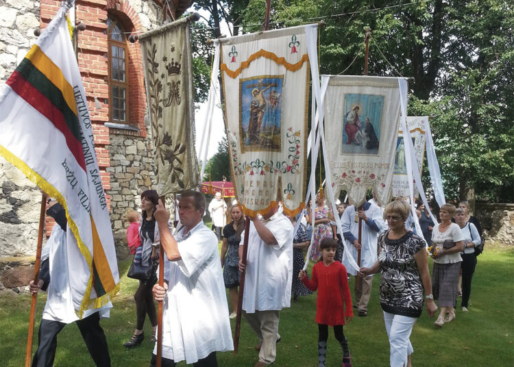 Apkaltino bažnyčios turto išgrobstymu