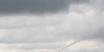 Tornadas formavosi virš Medeikių