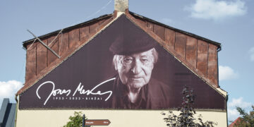 Biržus papuošė J. Meko veidas