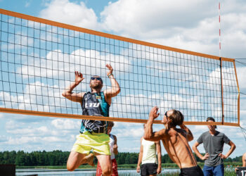 Pliaže – tinklininkų ir smūginio žaidėjų siautulys
