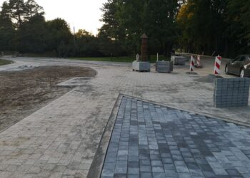 Kodėl skirtingi trinkelių klojimo tempai?