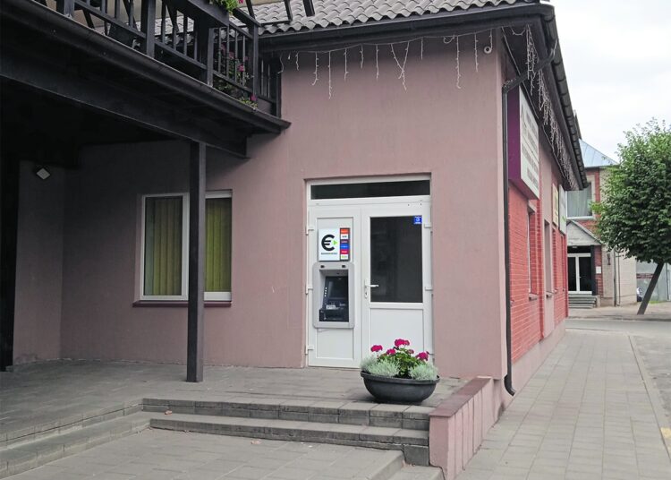 Vabalninke pagaliau pastatytas bankomatas