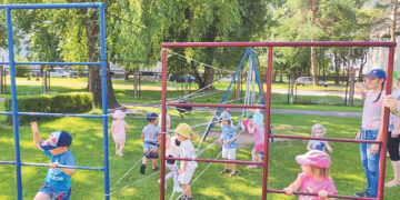 Vaikų darželiai: vienuose laisvų vietų yra, kituose grupės perpildytos