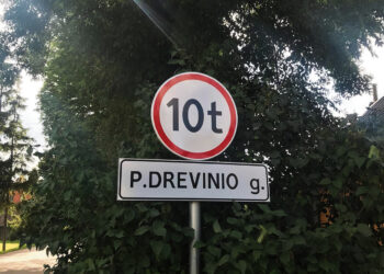 Kelio ženklo istorija – žmogiškoji klaida ar politika?