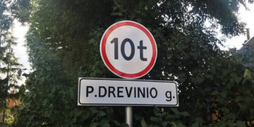 Kelio ženklo istorija – žmogiškoji klaida ar politika?