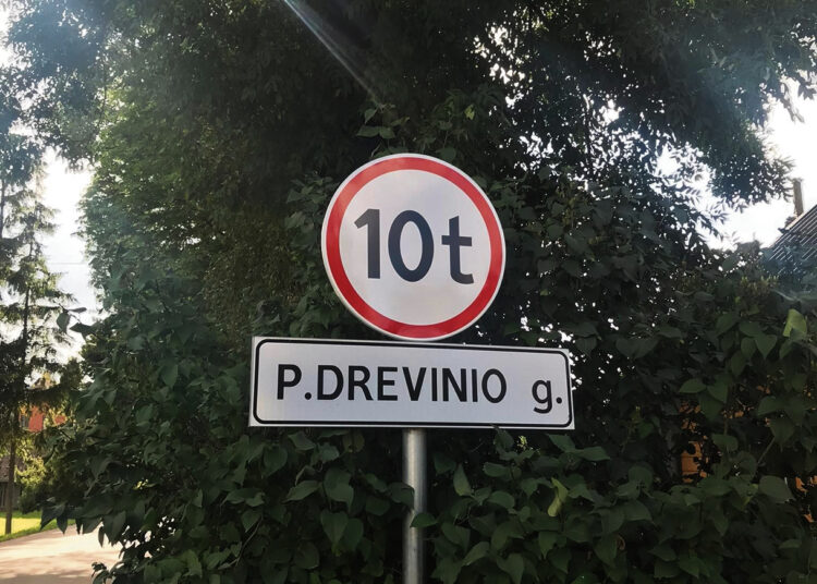 Kelio ženklo istorija – žmogiškoji klaida ar politika?