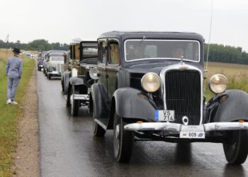 Festivalyje „Nesenstanti klasika“ – 100 įspūdingų automobilių