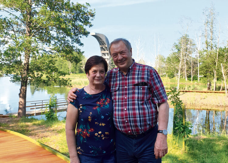 Ąsočių kolekciją atvėrė vestuvių jubiliejui