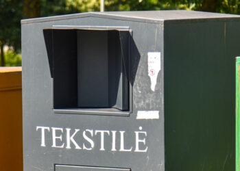 Tekstilės konteineryje rado… vištų