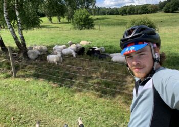 Keliones dviračiu  skiria mirusiai mamai