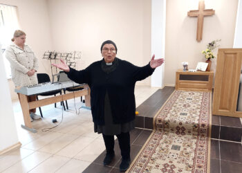 Paskirtos kunigės pirmos pamaldos