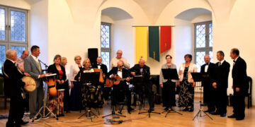 „Senjorų arbatėlės“ klubo naktišokiai davė garo