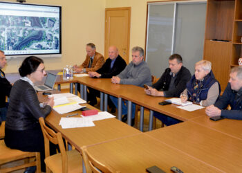Kam skirtas veidrodis Kilučiuose ir kokius svorius galės atlaikyti Gulbinų kelio asfaltas?