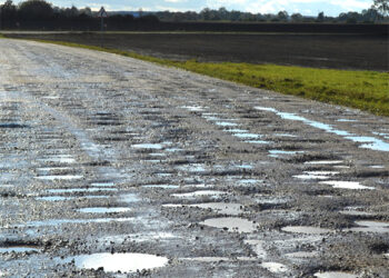 Rajono keliuose esančias „kopėčias“ skuba naikinti