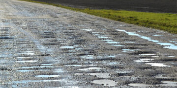Rajono keliuose esančias „kopėčias“ skuba naikinti