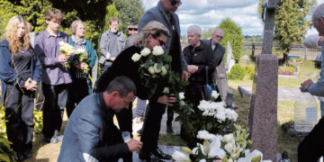 Menininkės urna atlydėta į gimtinę