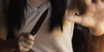 Smurtavo peiliais ir šakute