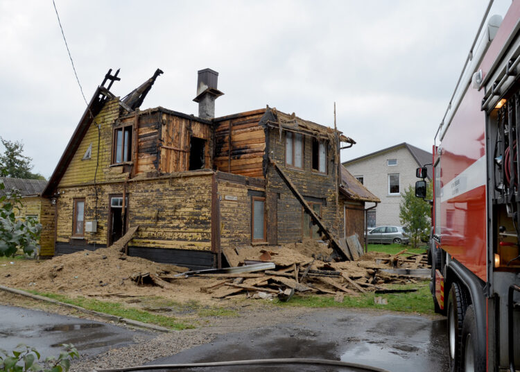 Namą sudegino visiškai
