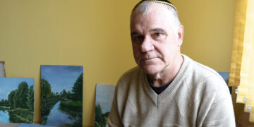 Į Biržus karo nublokštas Ukrainos žydas tapo paveikslus