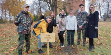 Biržuose pasodintas Stelmužės ąžuolo vaikaitis