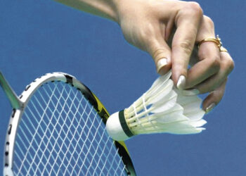 Visus kviečia žaisti badmintoną