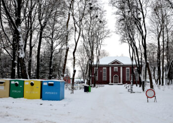 Įtartini vyrai vaikus kalbino sėsti į automobilį ir siūlė saldainių