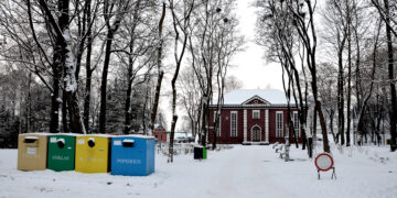 Įtartini vyrai vaikus kalbino sėsti į automobilį ir siūlė saldainių