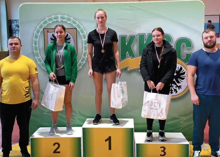 Moksleivių štangos spaudimo varžybose – įspūdingi svoriai