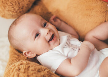 Gimimų keturis kartus mažiau nei mirčių