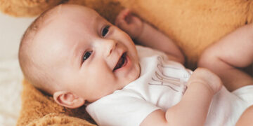 Gimimų keturis kartus mažiau nei mirčių