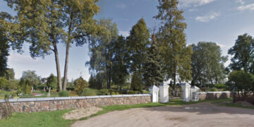 Šunis pavedžioti… į kapines