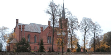 Klos plyteles prie evangelikų reformatų bažnyčios