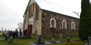 Skrebiškių koplyčia virto gulbe