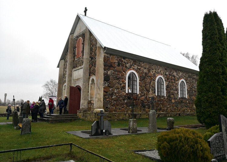 Skrebiškių koplyčia virto gulbe