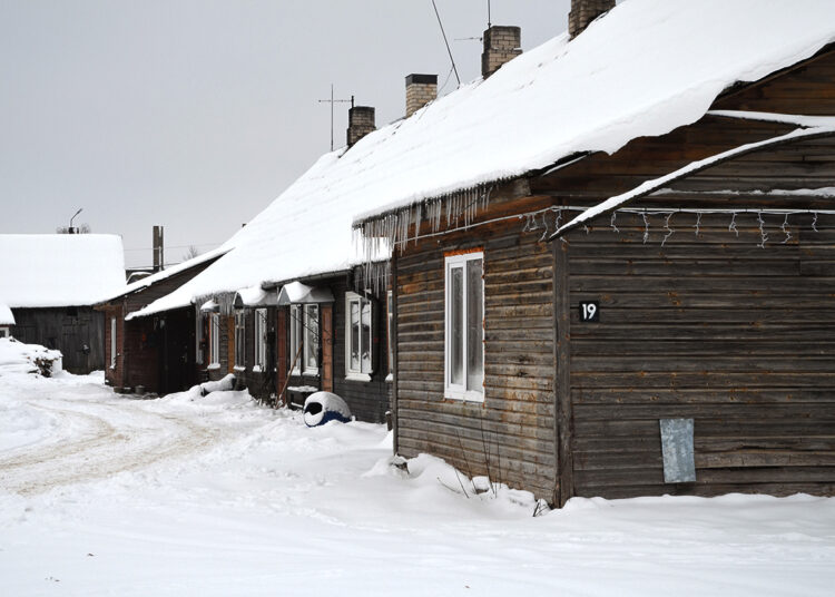 Dūmai į gatvę išvijo „barako“ gyventojus