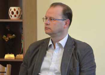 Ar slaugytojoms gresia vaikščioti su prožektoriais ir žvakėmis?